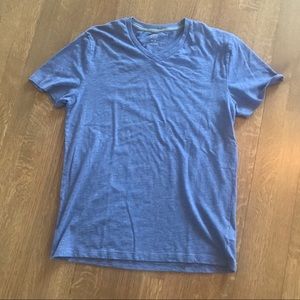 Men’s Old Navy V Neck T-Shirt, Size M